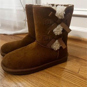 Girls Uggs size 5